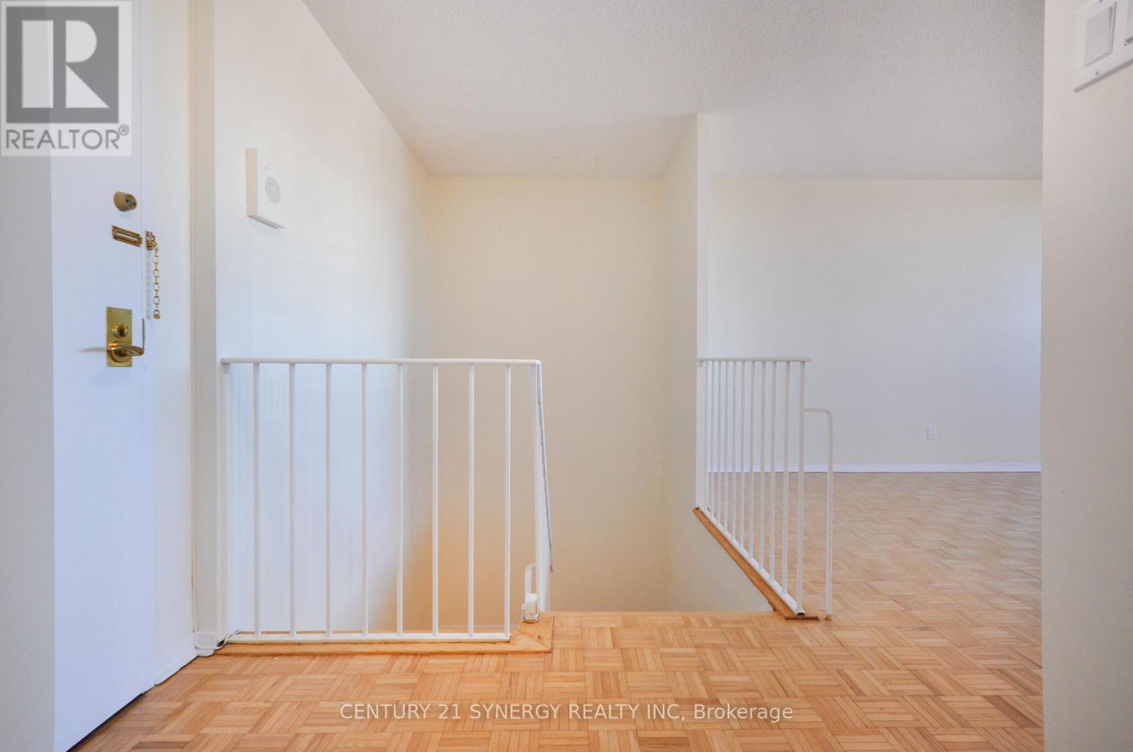 631 - 515 St Laurent Boulevard