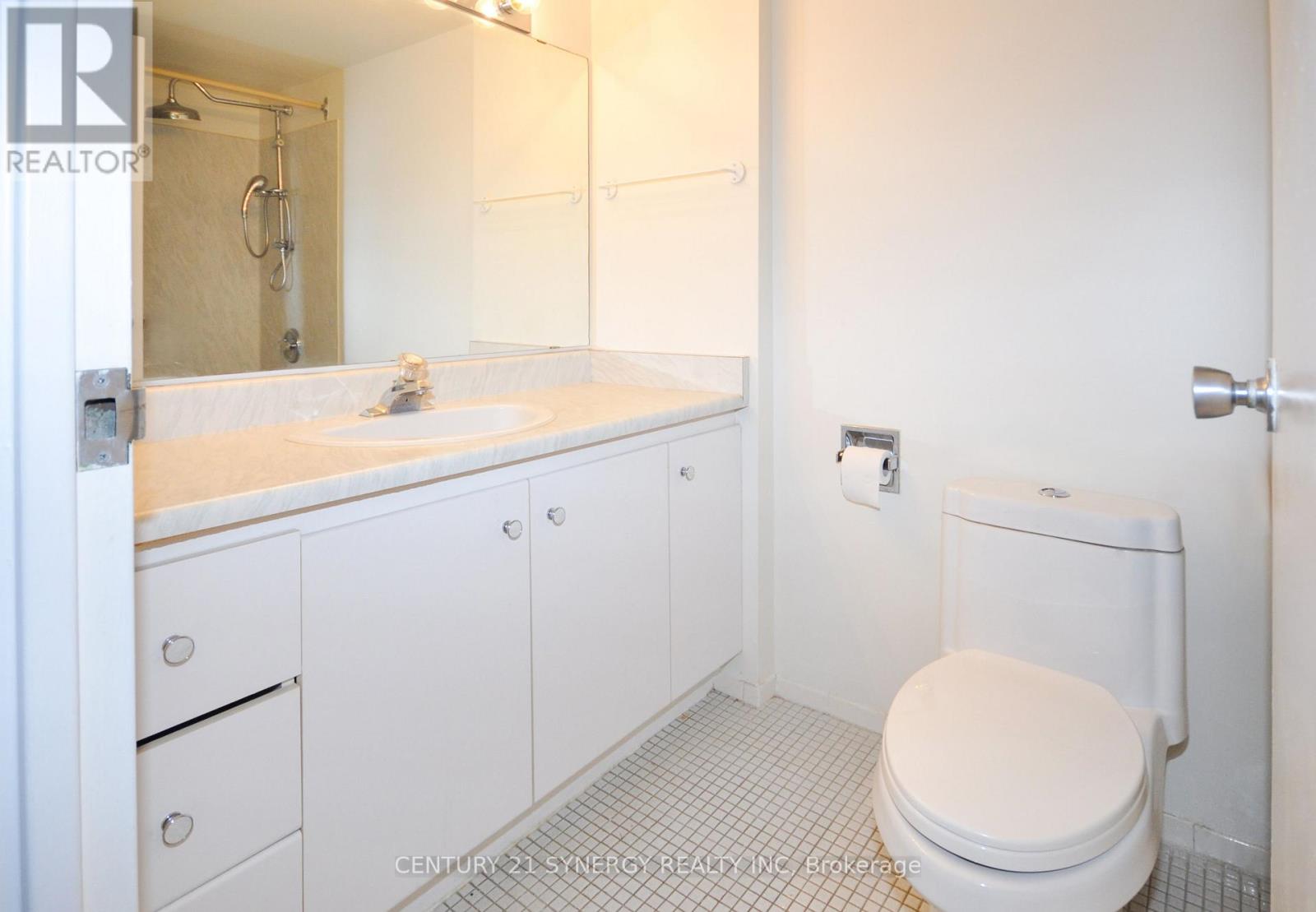 631 - 515 St Laurent Boulevard