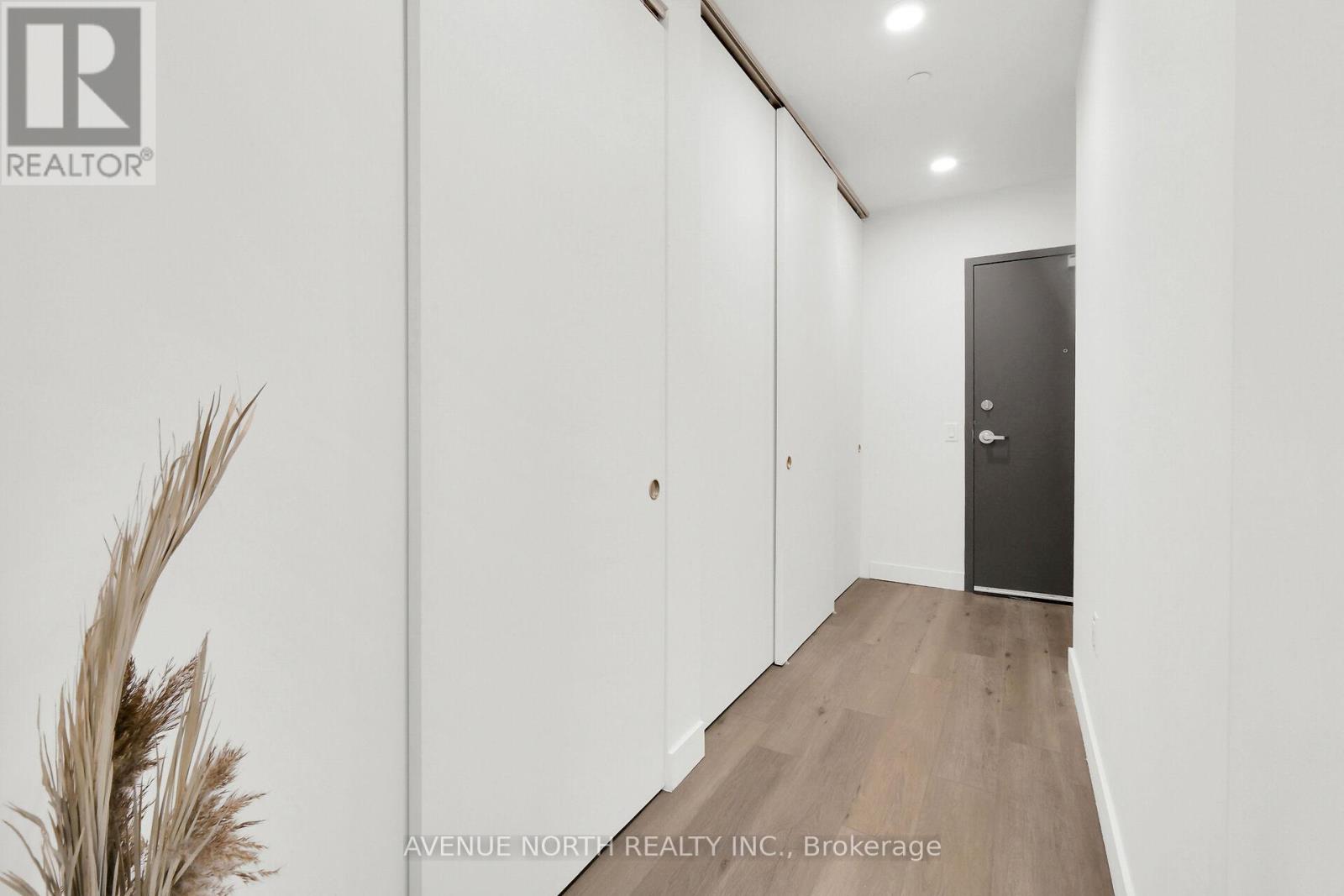 717 - 10 James Street