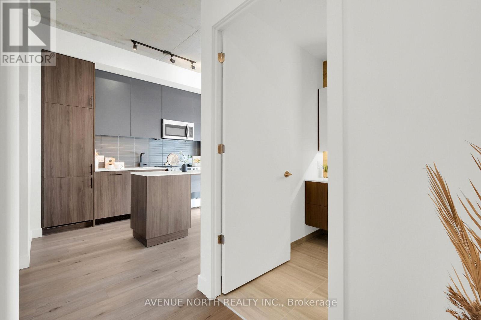 717 - 10 James Street