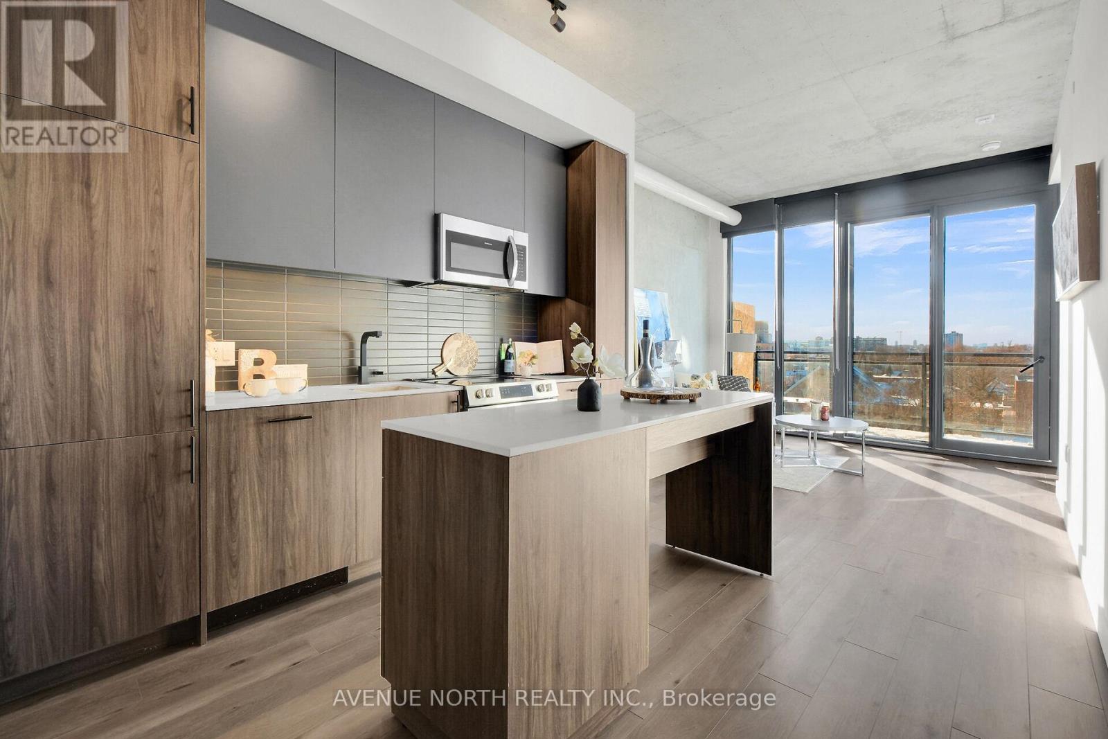 717 - 10 James Street