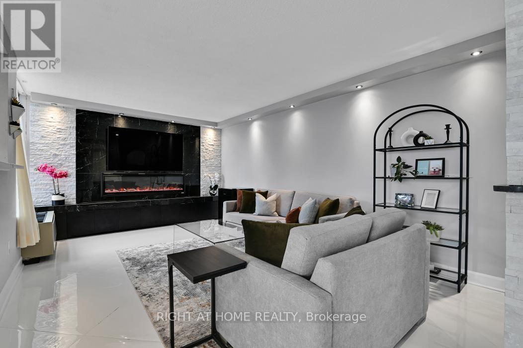 1703 - 2759 Carousel Crescent