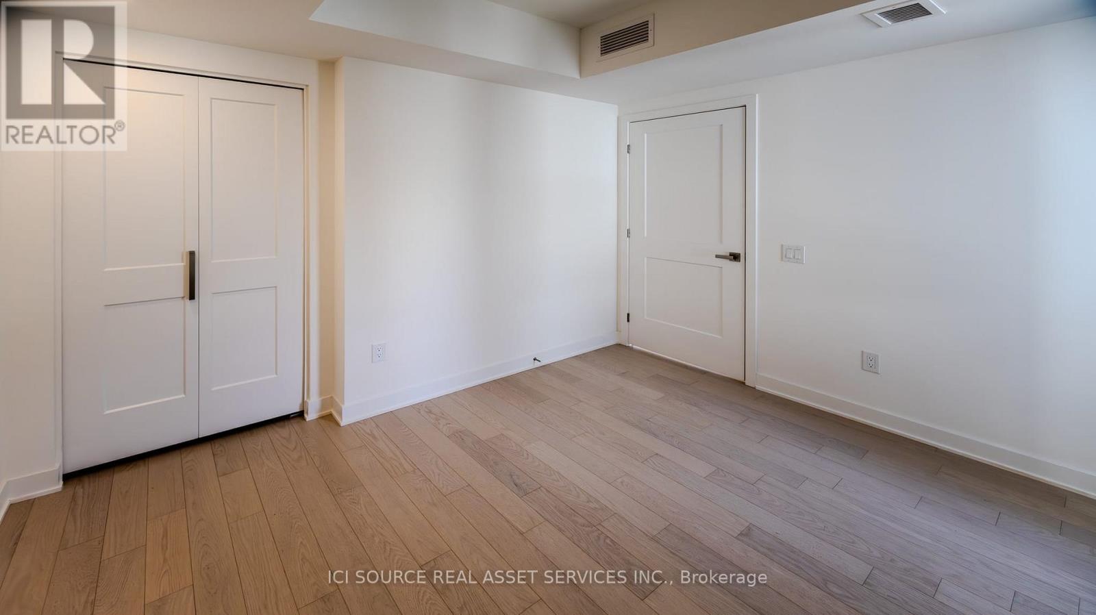 1110 - 340 Queen Street