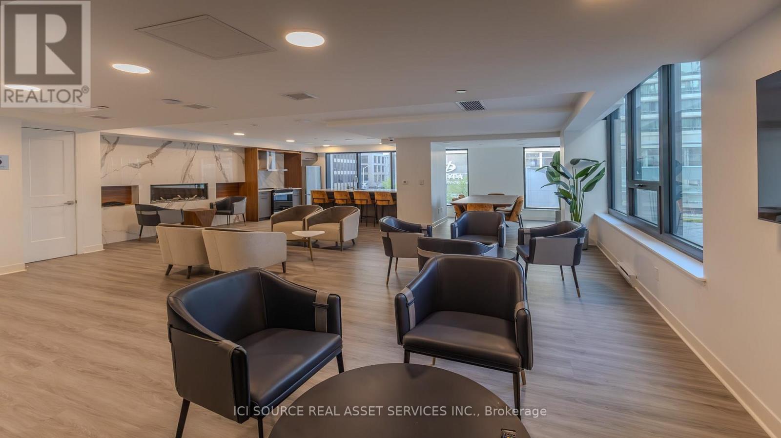 1110 - 340 Queen Street