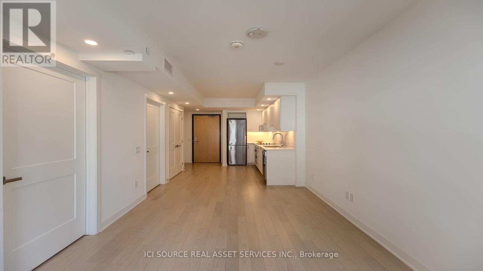 1110 - 340 Queen Street