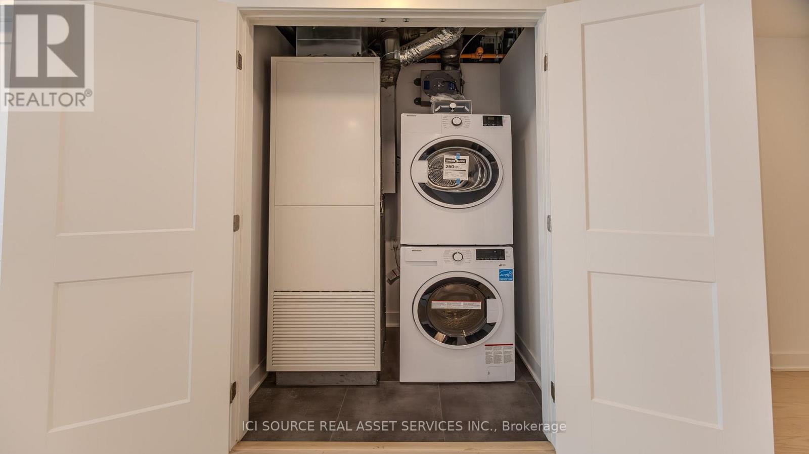 1110 - 340 Queen Street