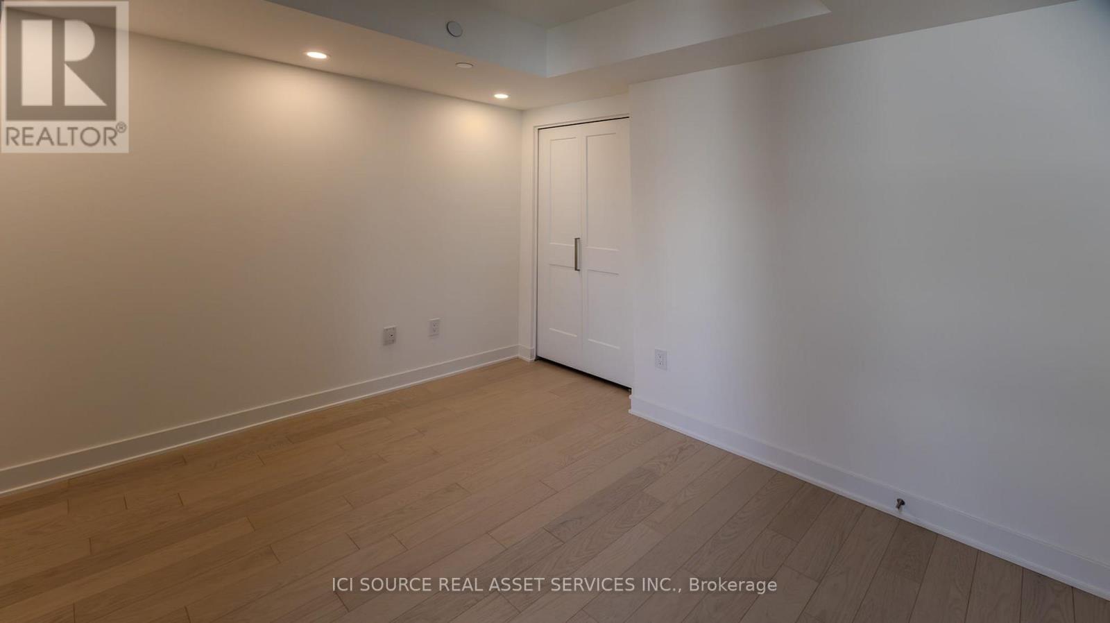 1110 - 340 Queen Street