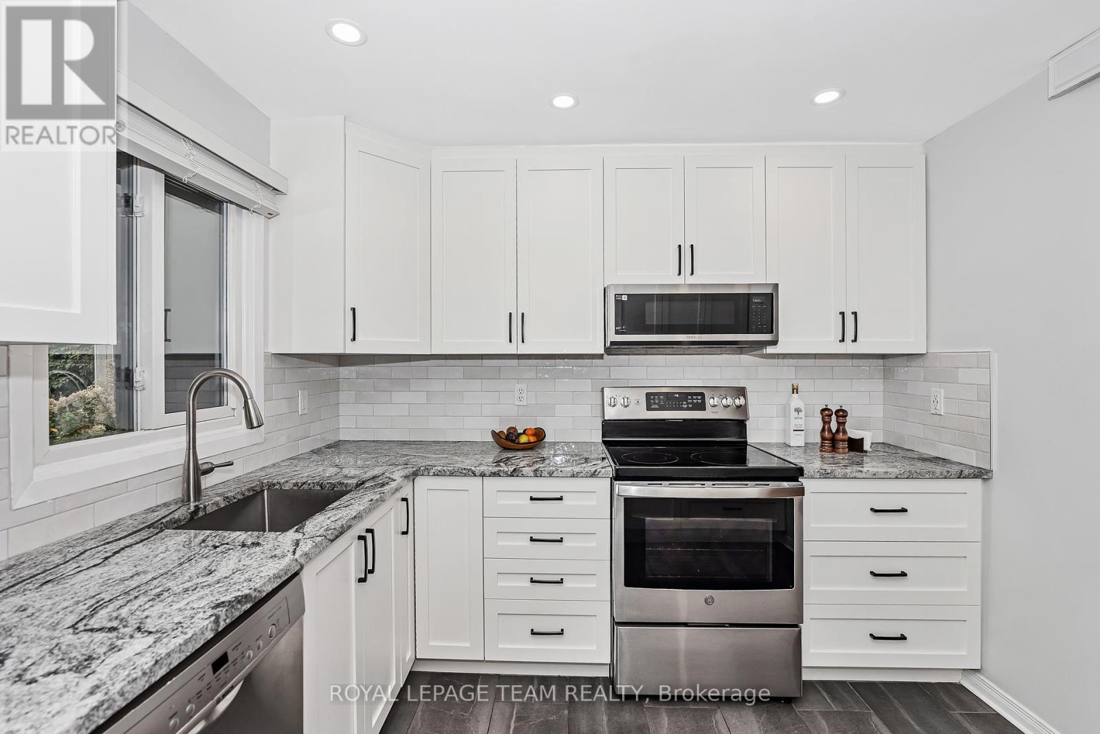 1095 Ambleside Drive