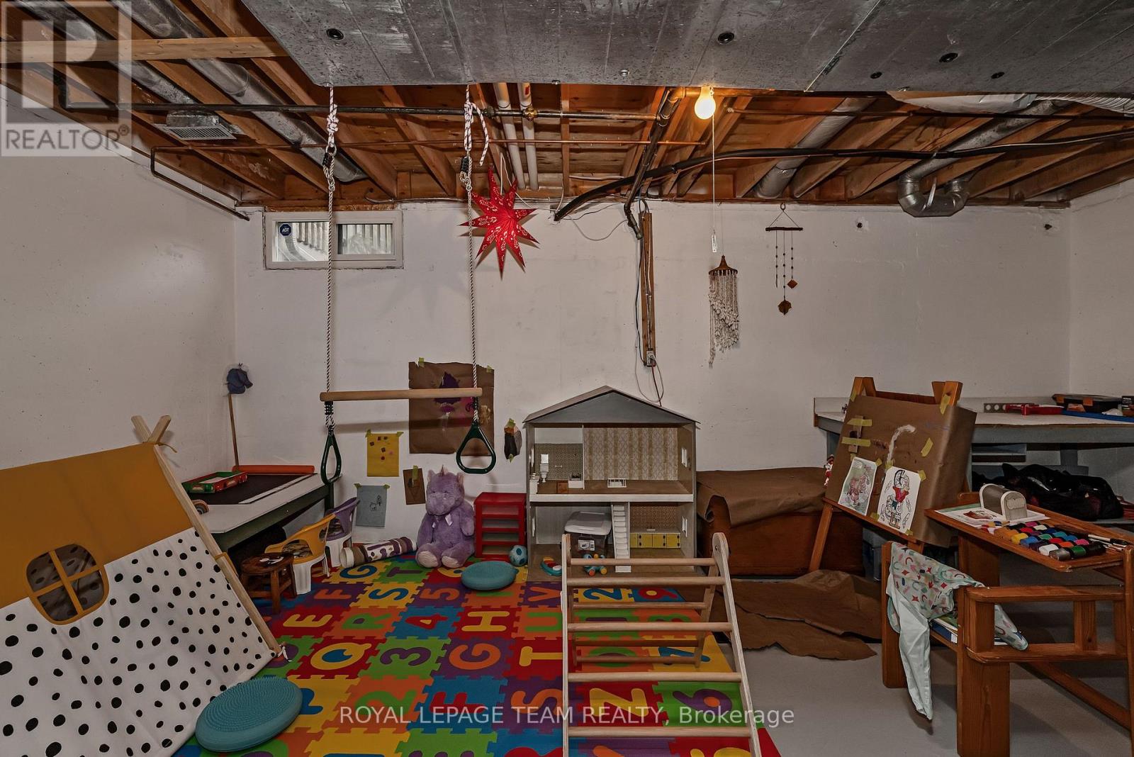 1095 Ambleside Drive