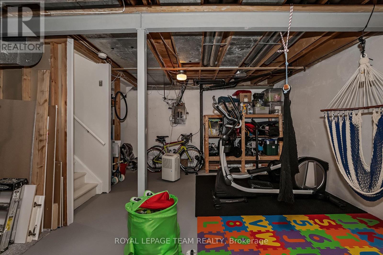 1095 Ambleside Drive