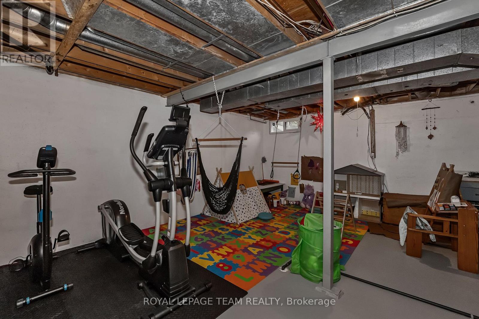 1095 Ambleside Drive