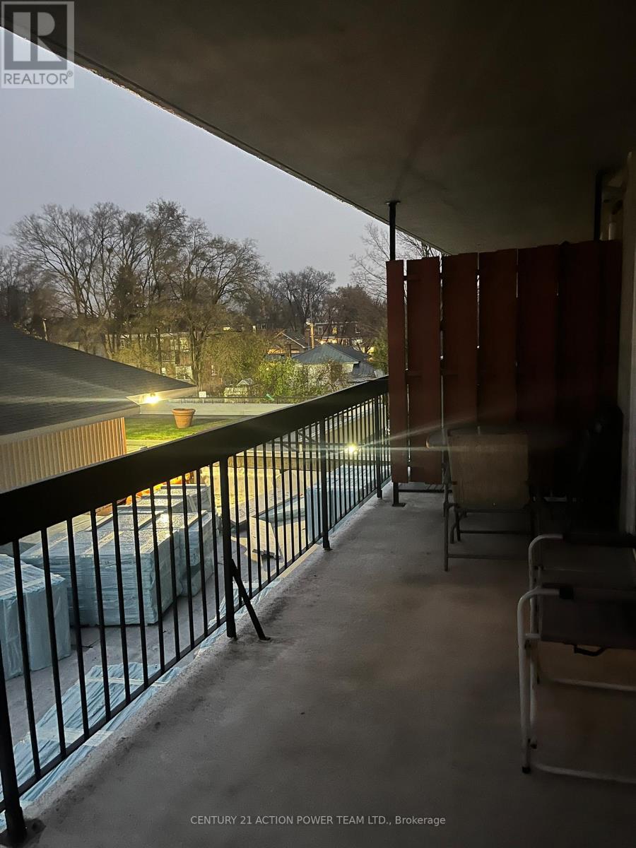 204 - 158b Mcarthur Avenue