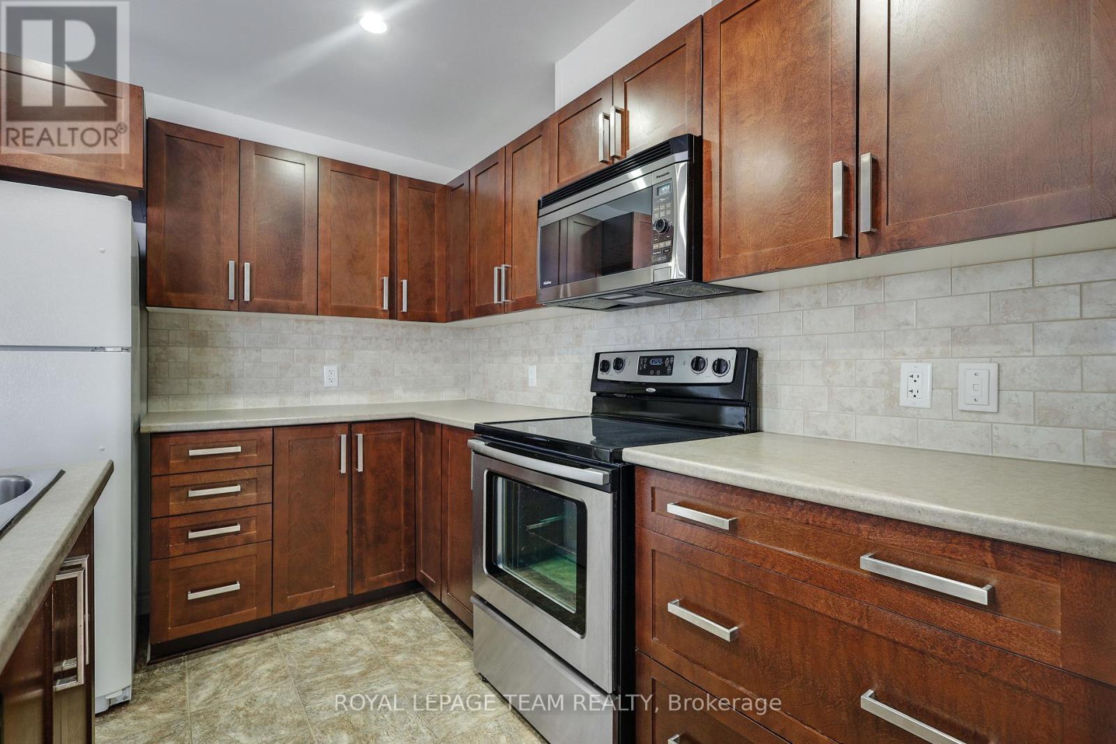 4 - 385 Paseo Private