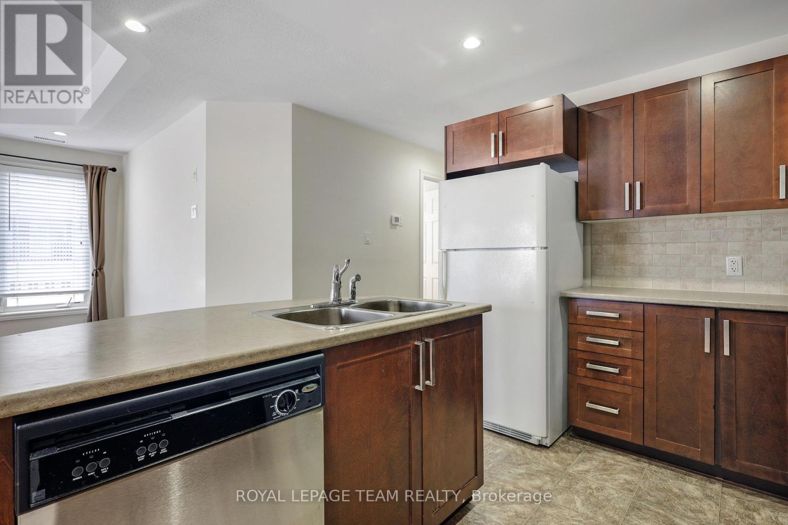 4 - 385 Paseo Private