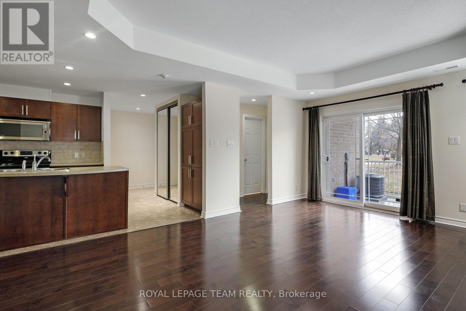 4 - 385 Paseo Private