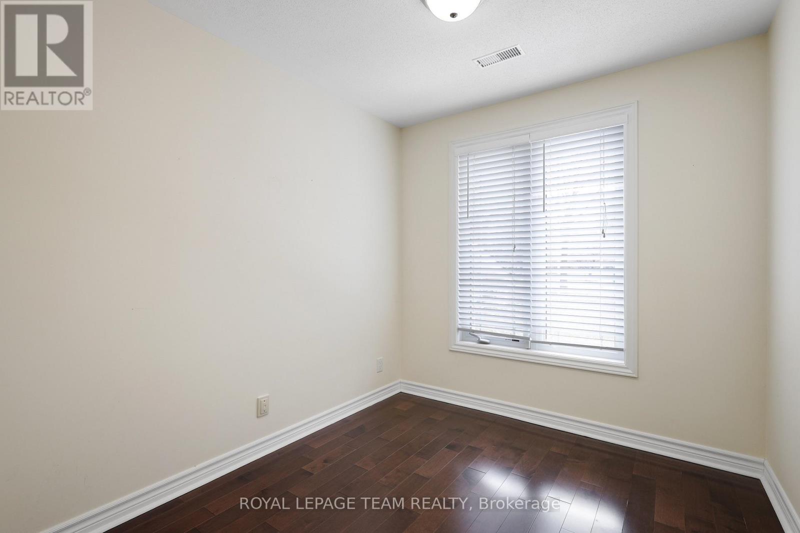 4 - 385 Paseo Private