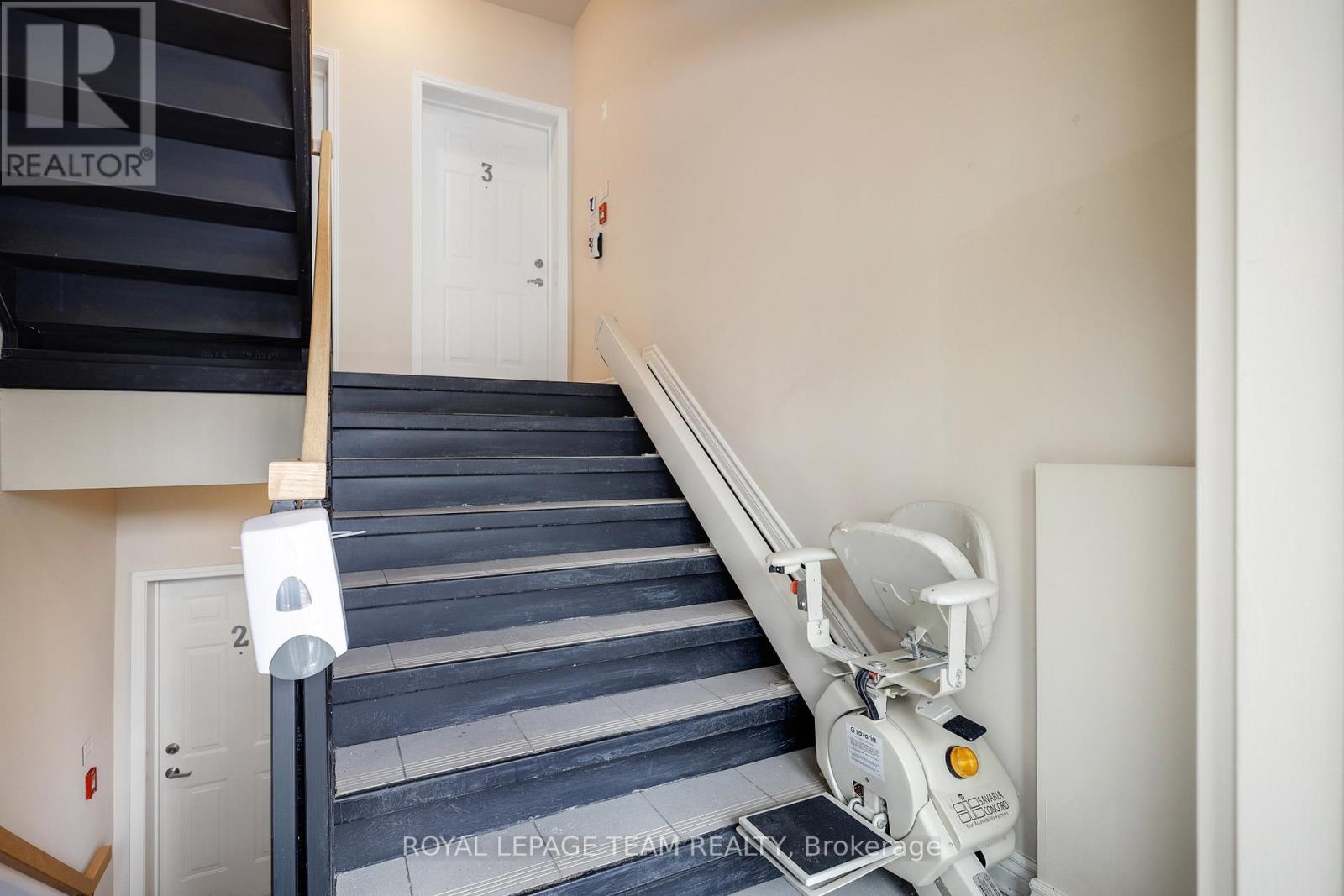 4 - 385 Paseo Private