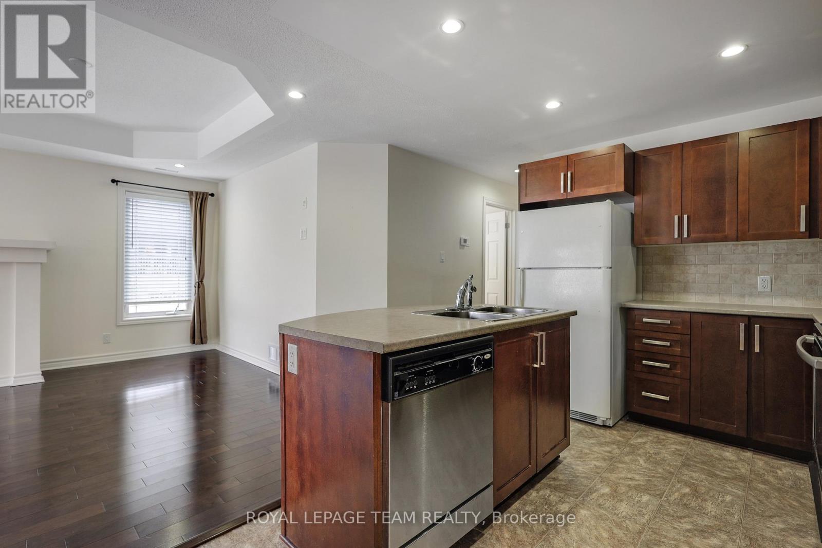 4 - 385 Paseo Private