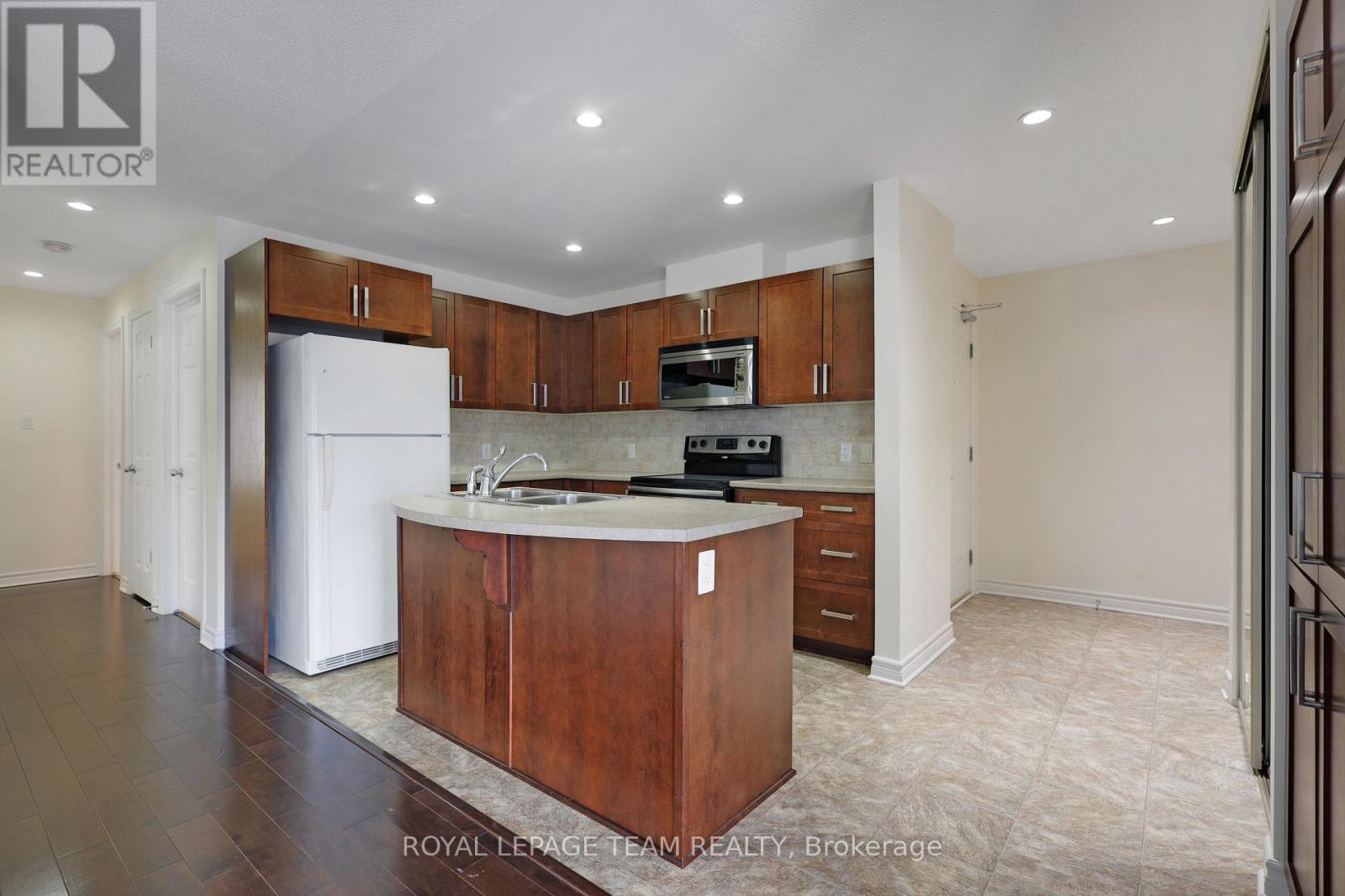 4 - 385 Paseo Private