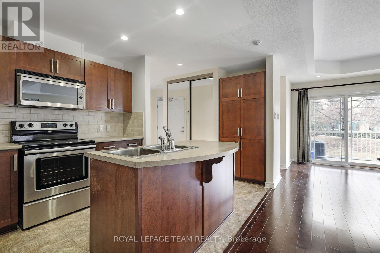 4 - 385 Paseo Private