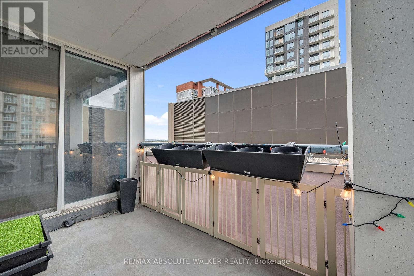 1605 - 160 George Street