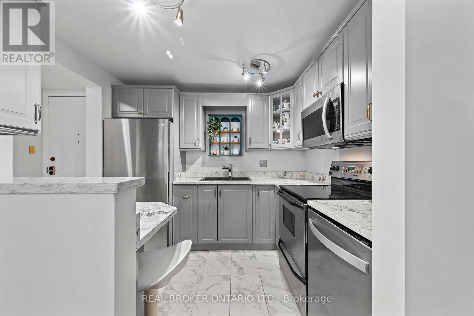 106 - 1 Rosamond Street E