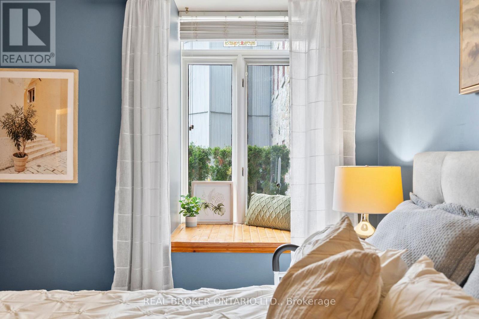 106 - 1 Rosamond Street E