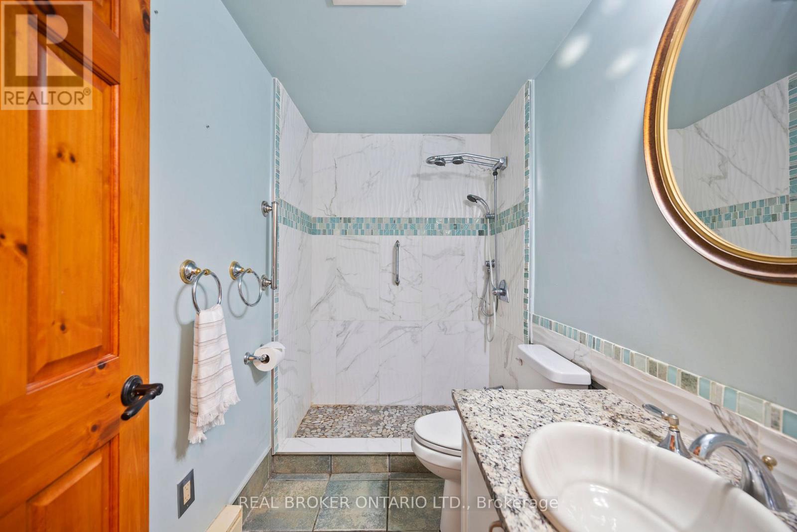 106 - 1 Rosamond Street E