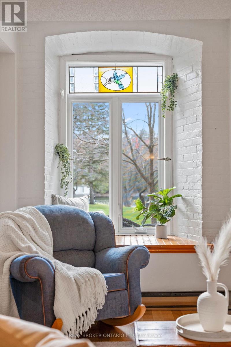 106 - 1 Rosamond Street E