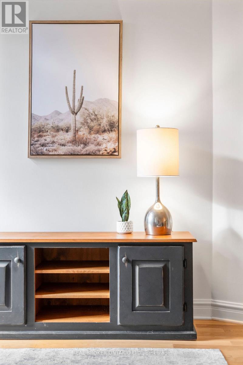 106 - 1 Rosamond Street E