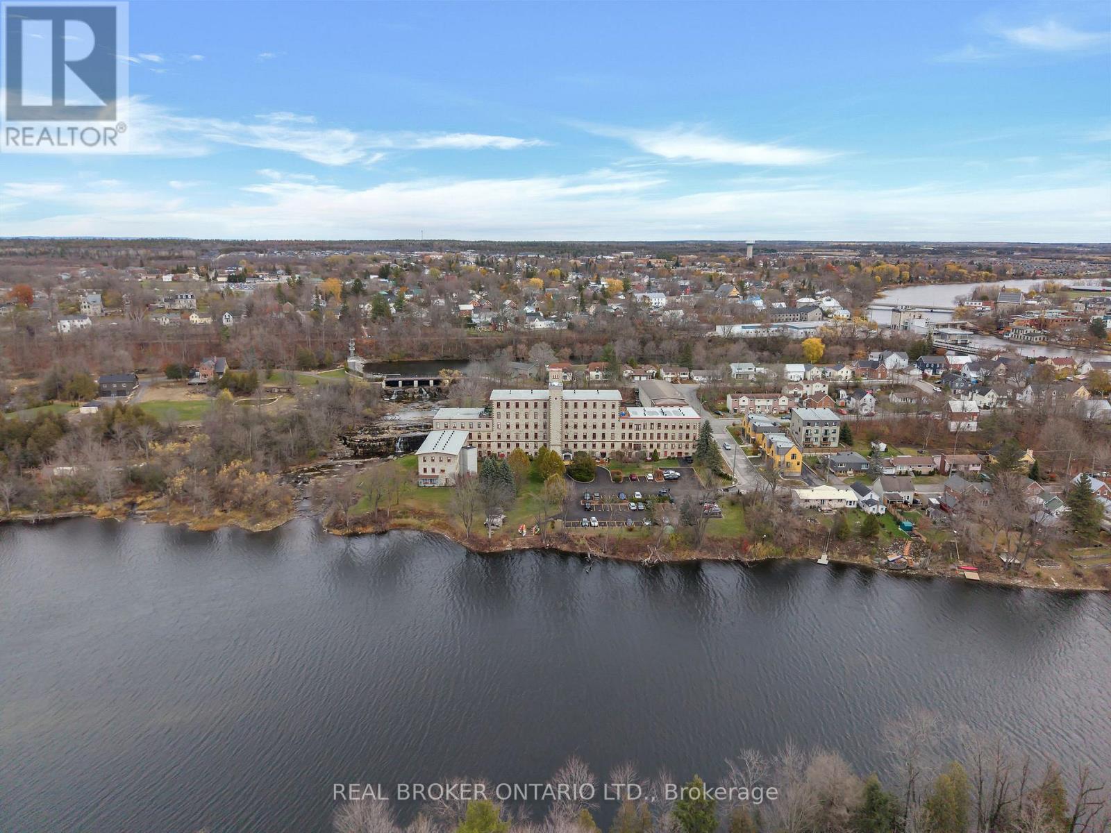 106 - 1 Rosamond Street E