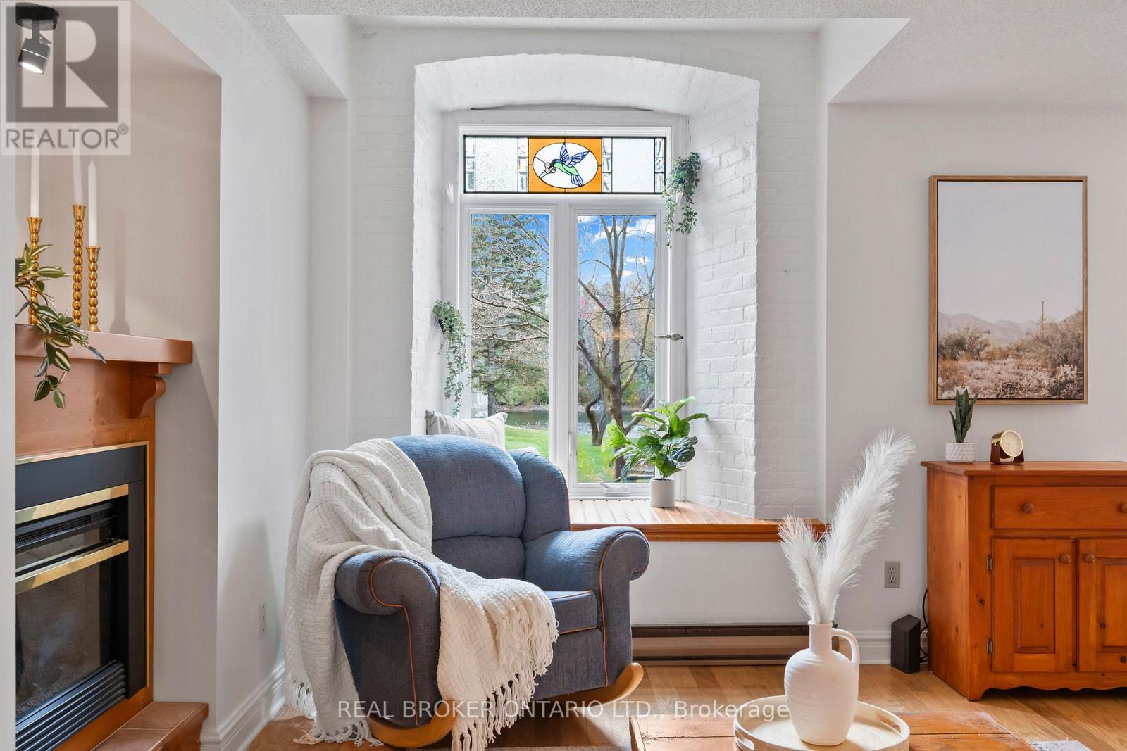 106 - 1 Rosamond Street E