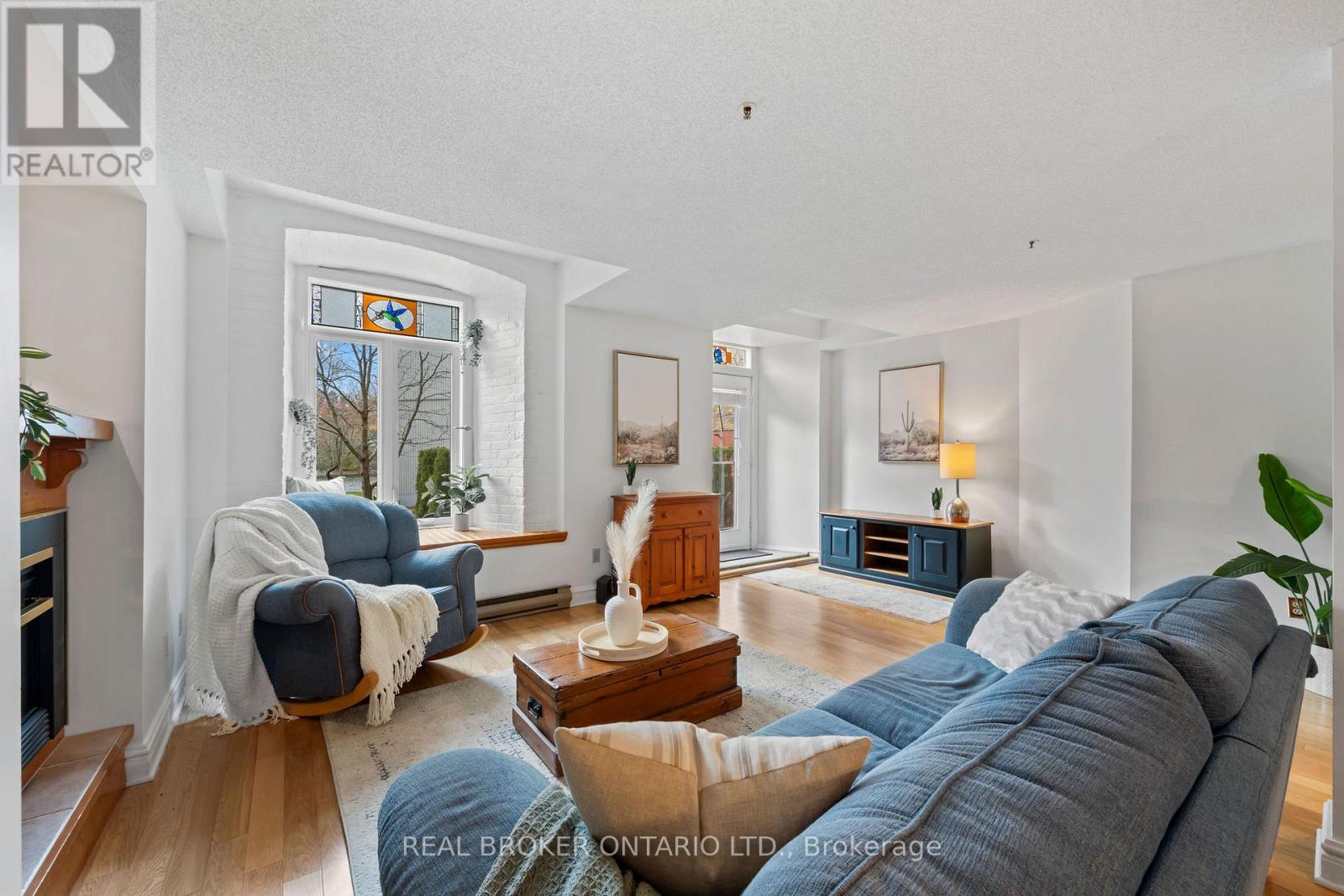 106 - 1 Rosamond Street E