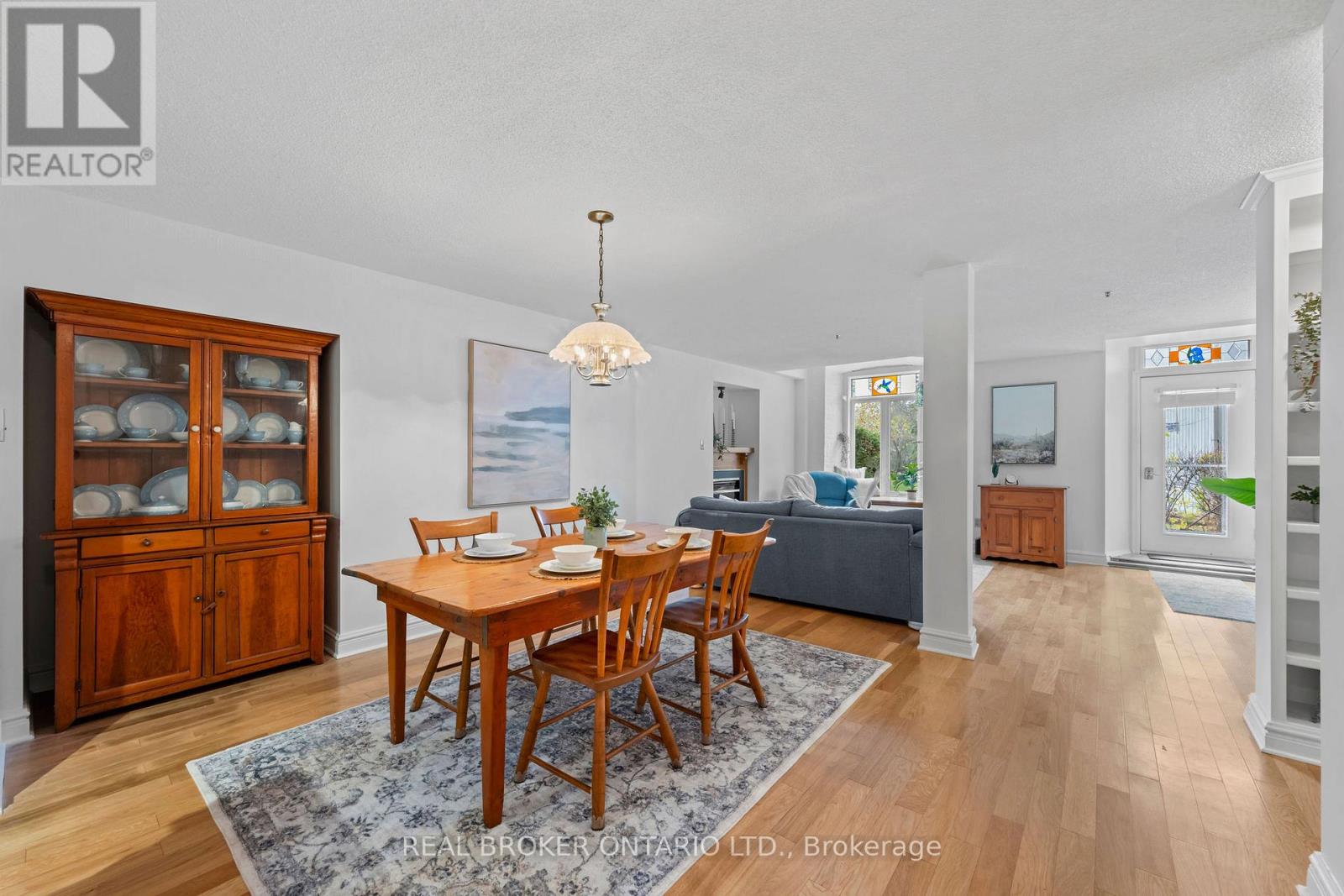 106 - 1 Rosamond Street E