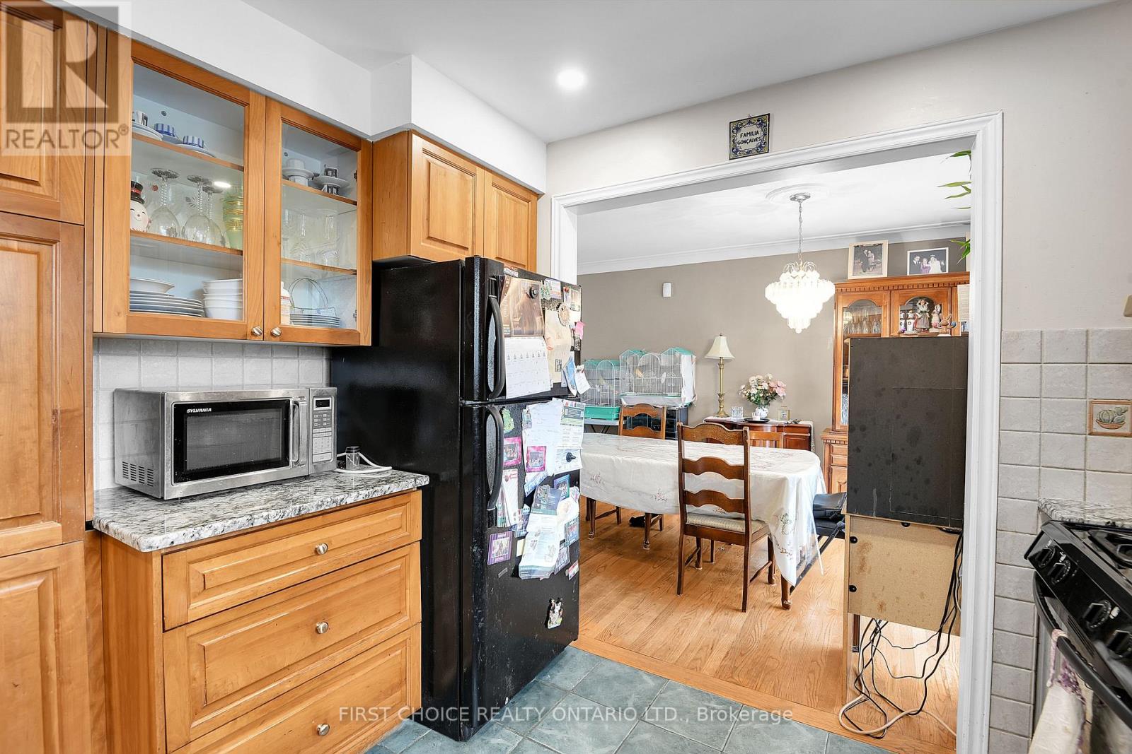 22 Meadowlands Drive W