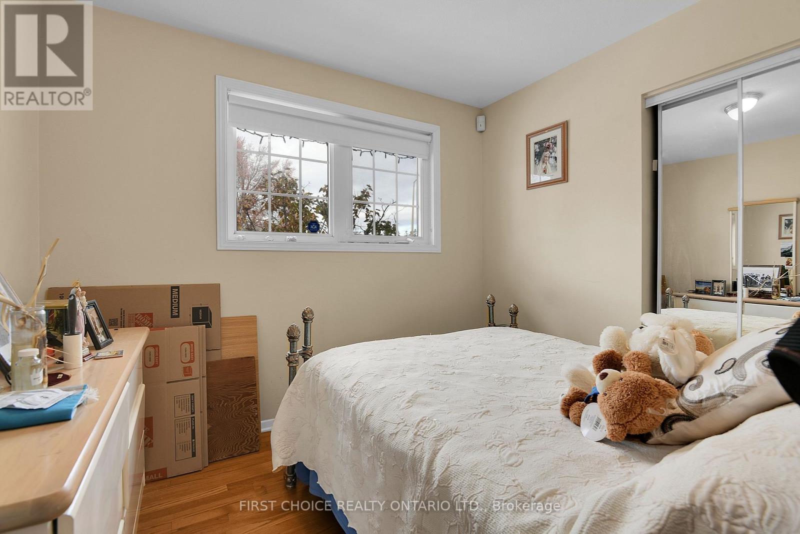 22 Meadowlands Drive W