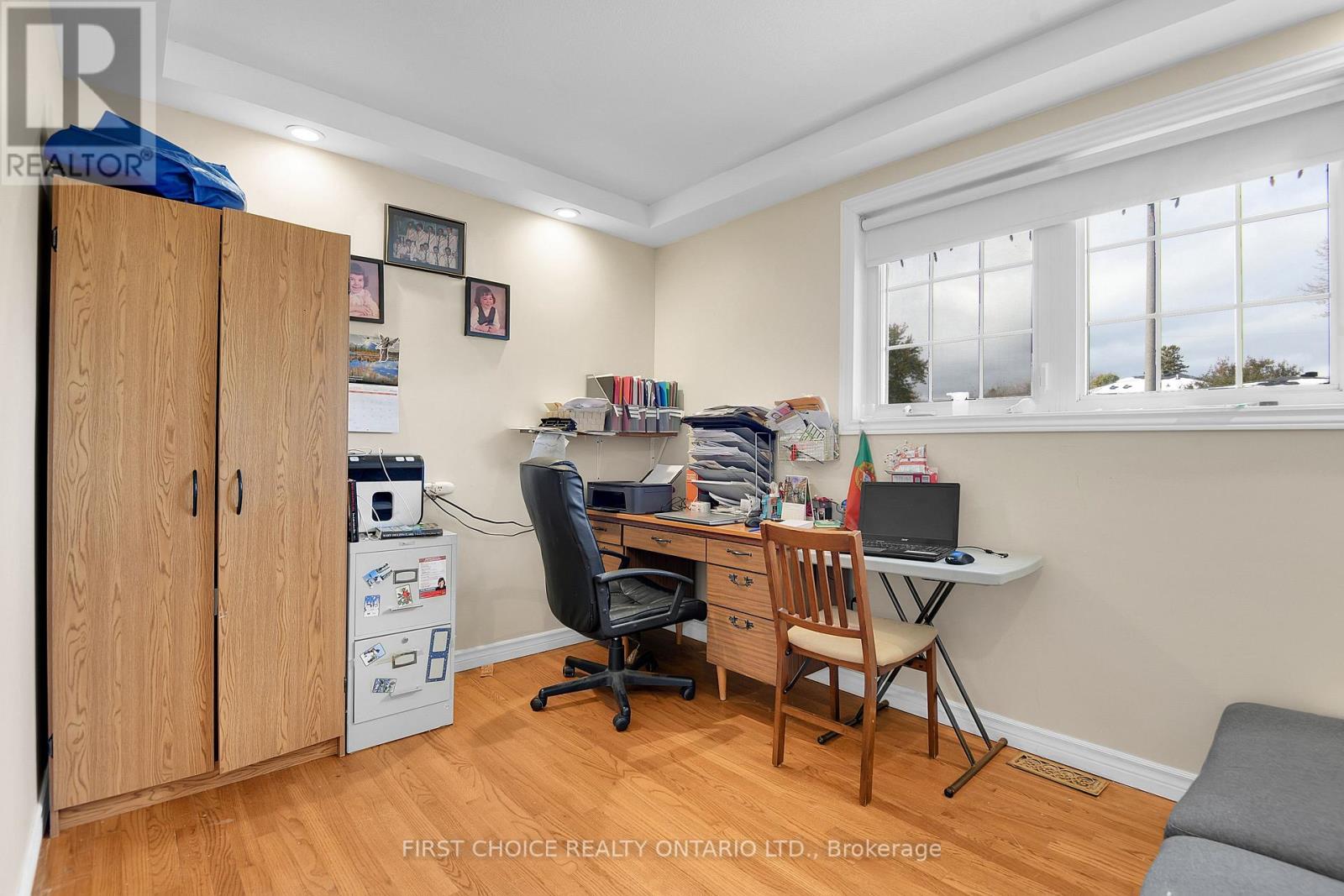 22 Meadowlands Drive W