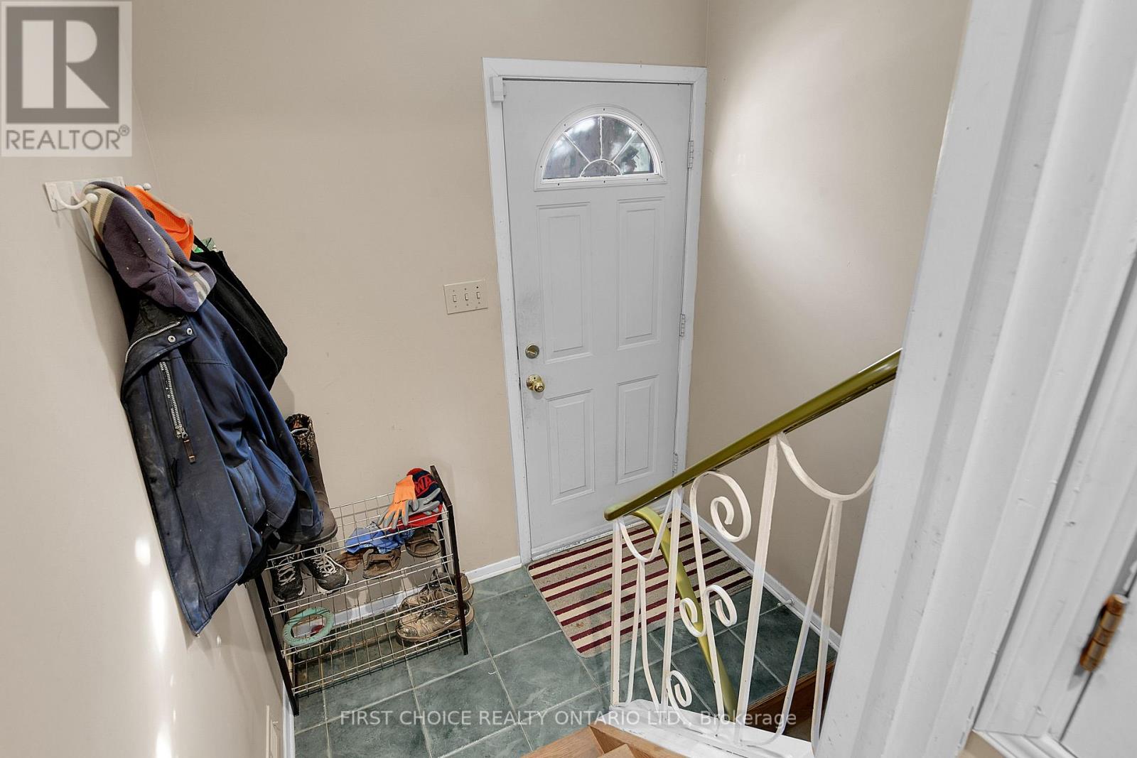 22 Meadowlands Drive W