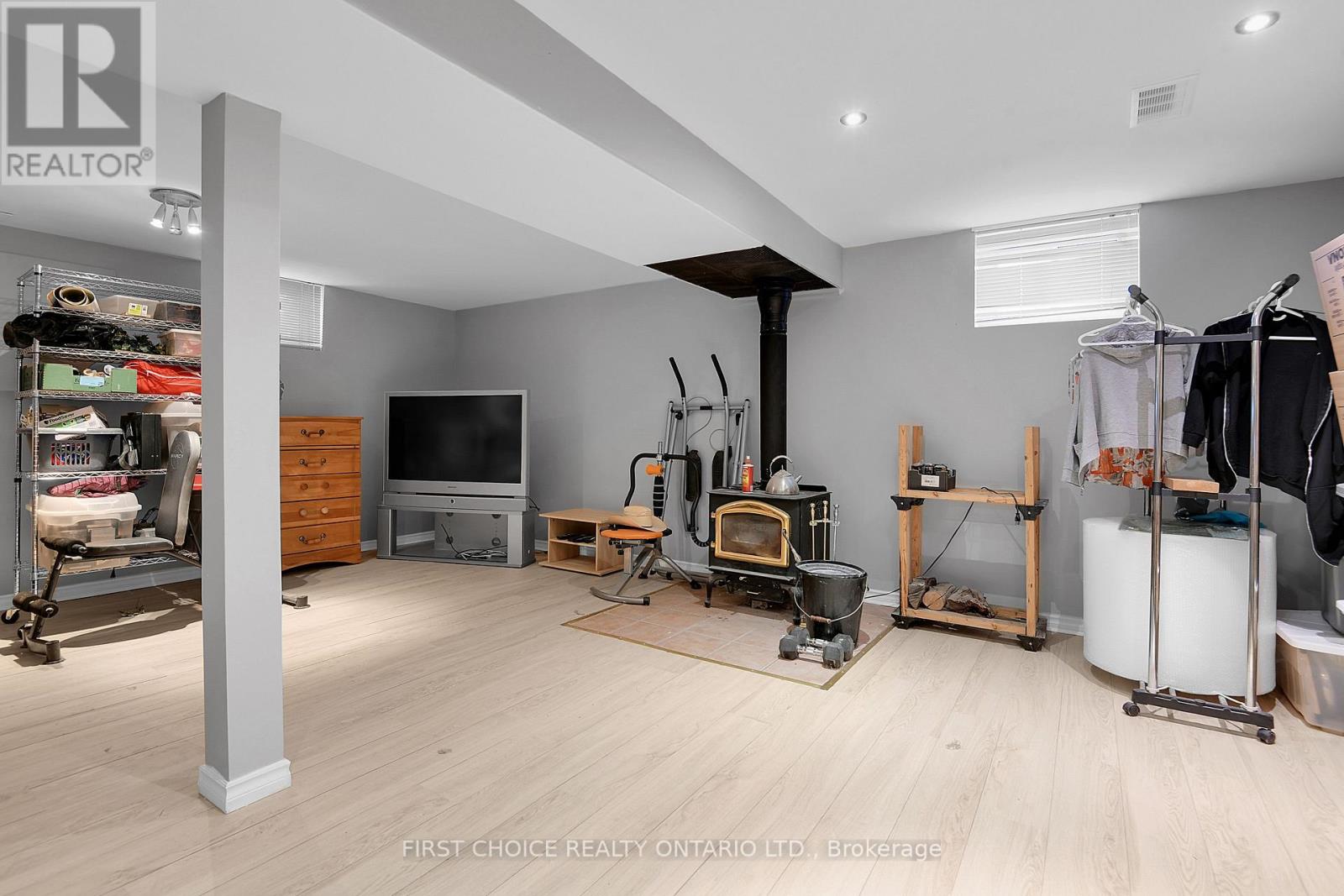 22 Meadowlands Drive W