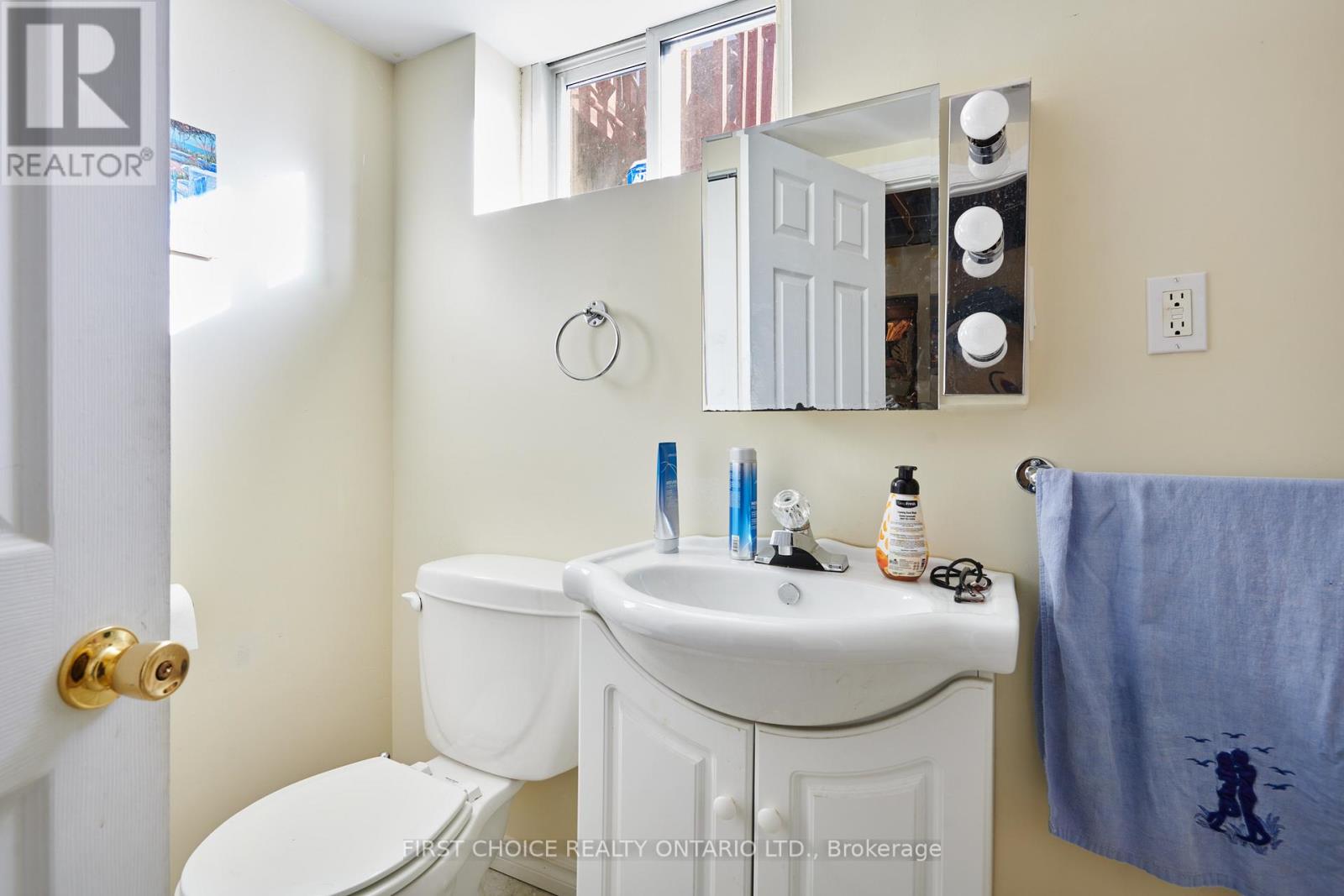 22 Meadowlands Drive W