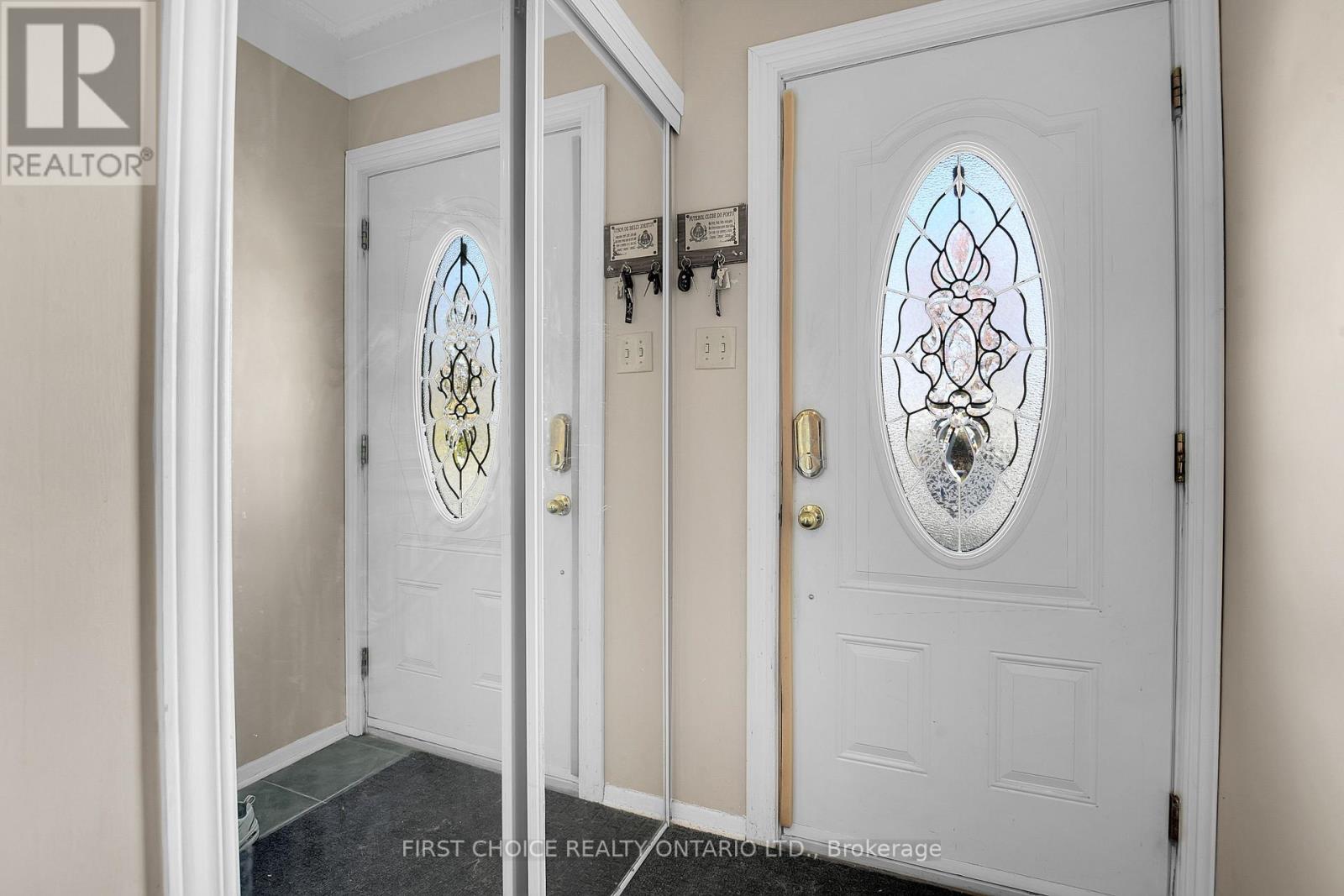 22 Meadowlands Drive W