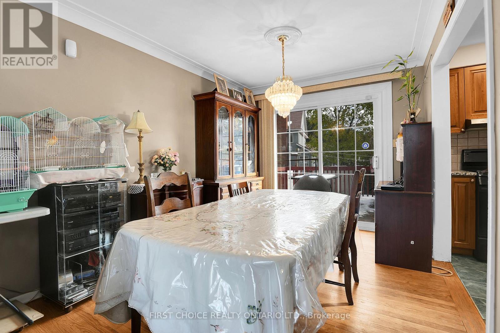 22 Meadowlands Drive W