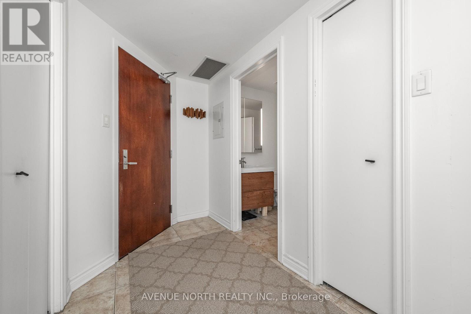 912 - 200 Rideau Street