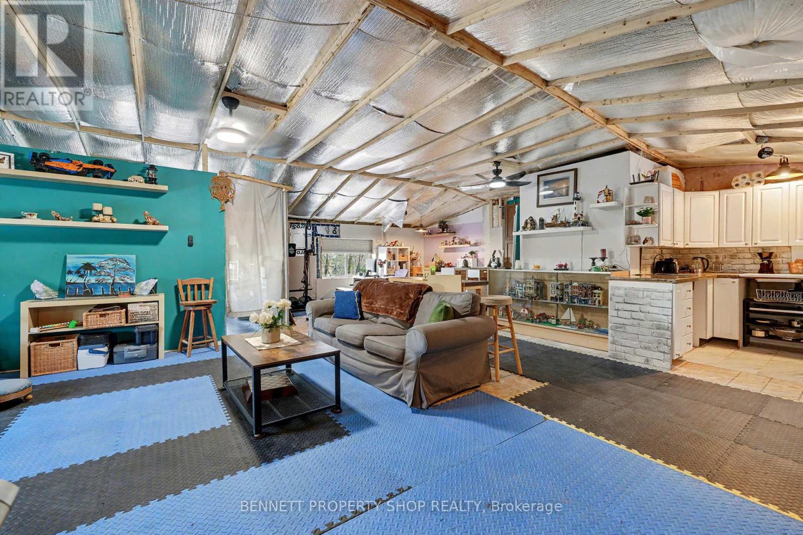 6070 Fourth Line Road