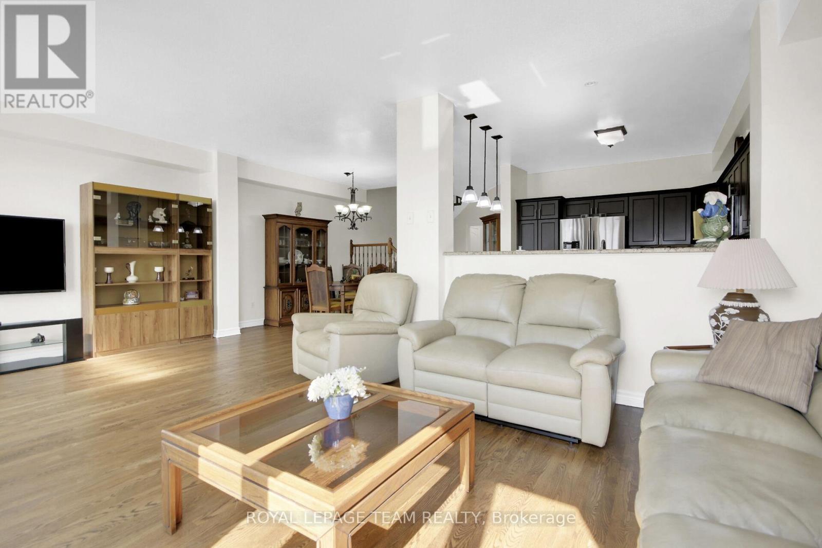 1024 Northgraves Crescent