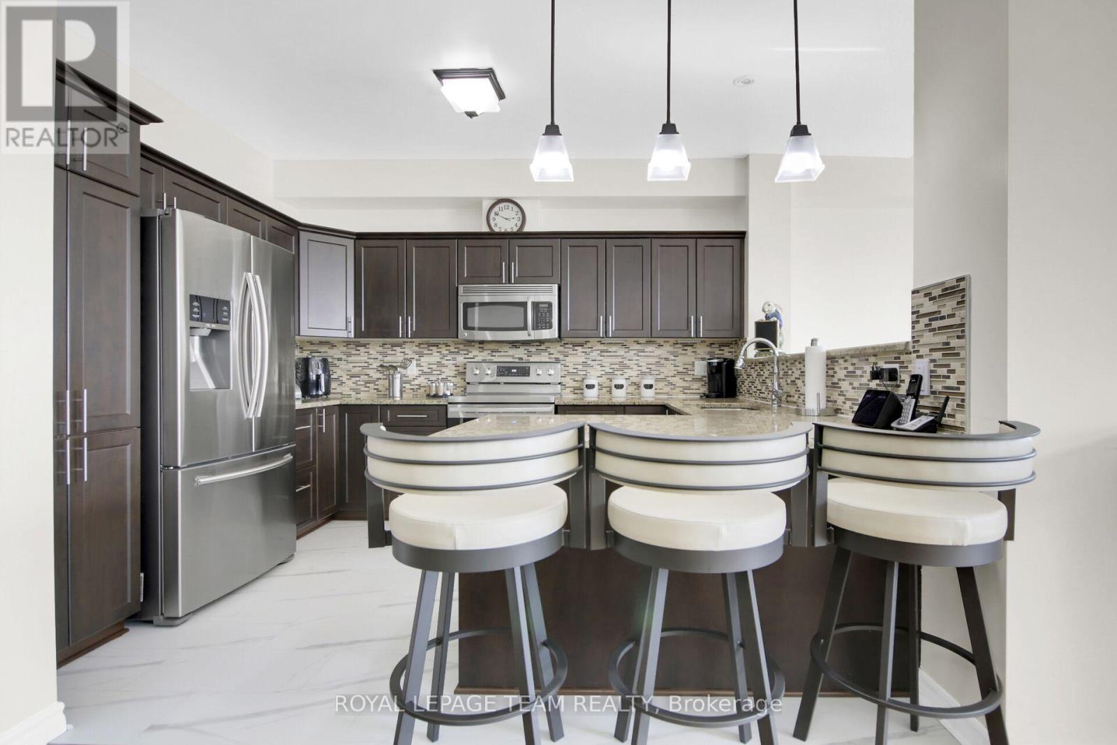 1024 Northgraves Crescent