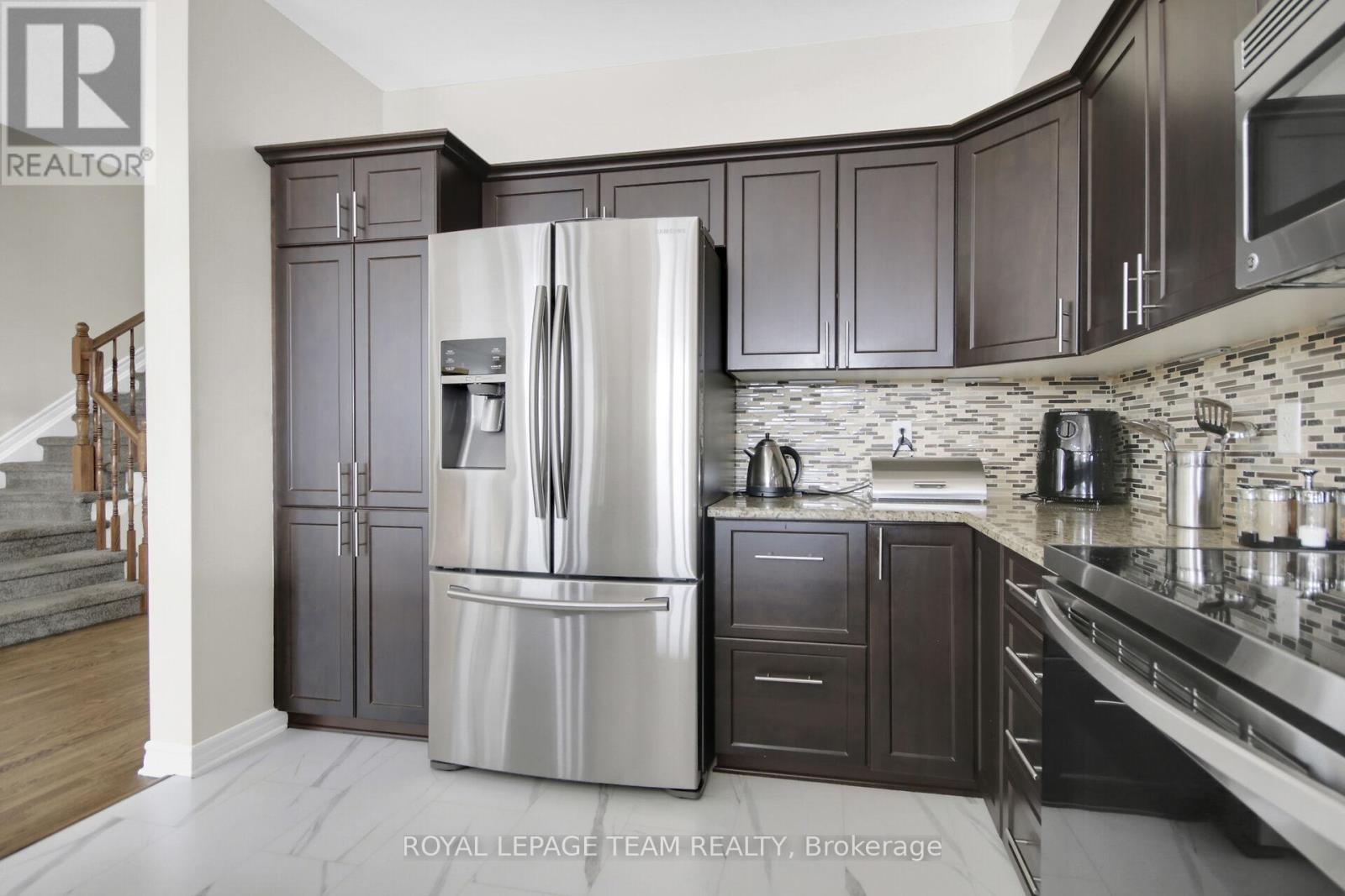 1024 Northgraves Crescent