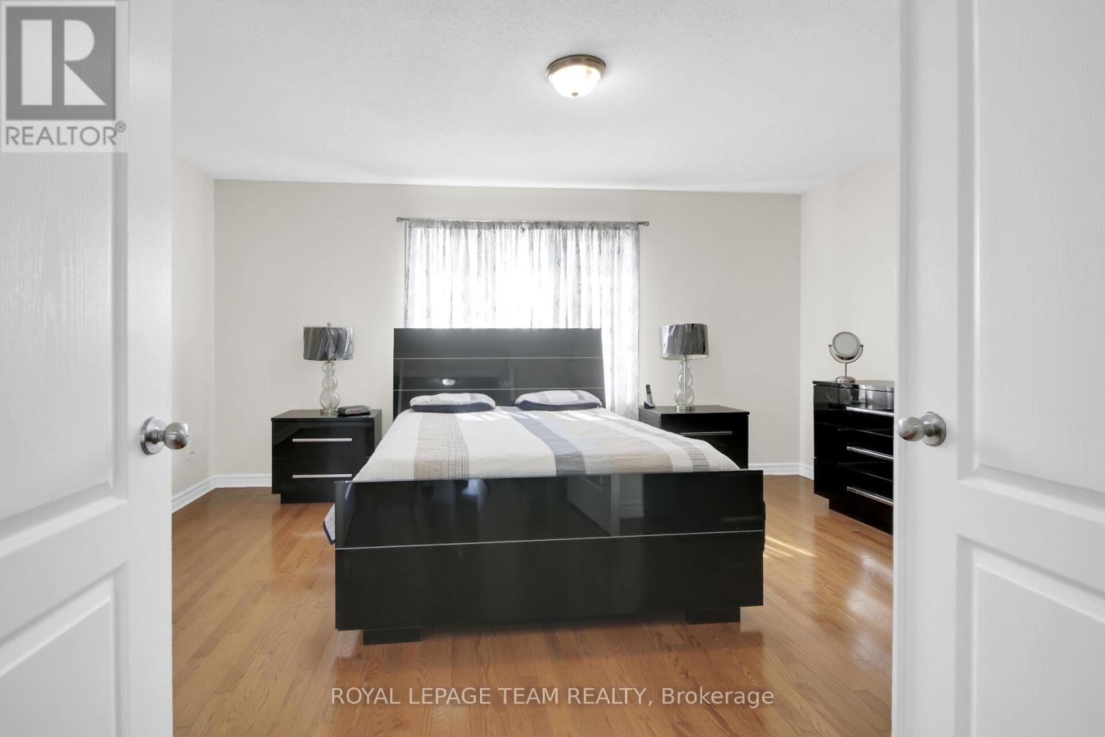 1024 Northgraves Crescent