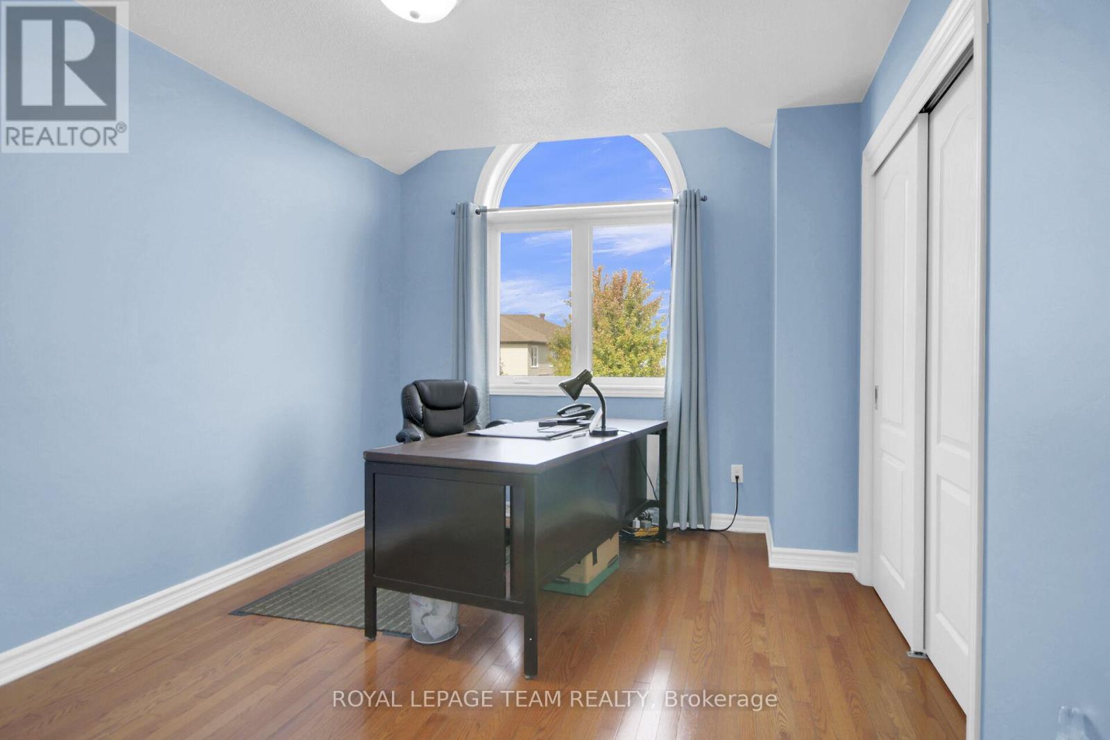 1024 Northgraves Crescent