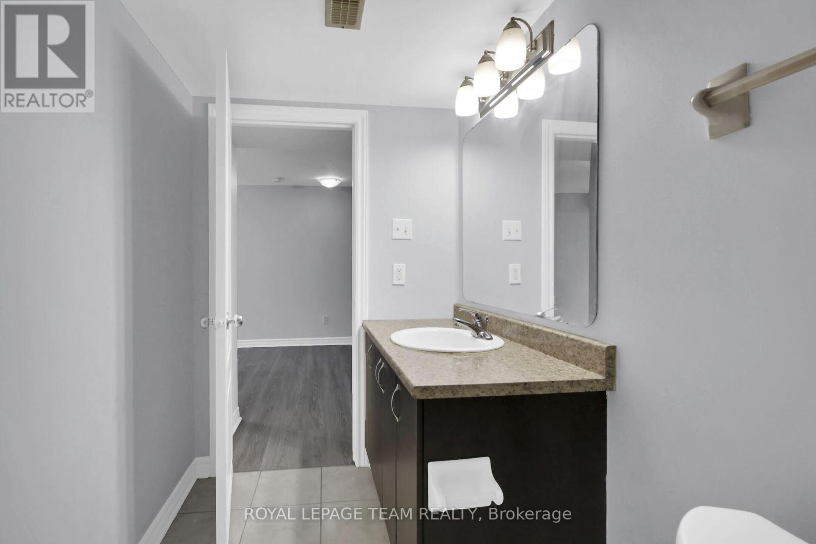 1024 Northgraves Crescent